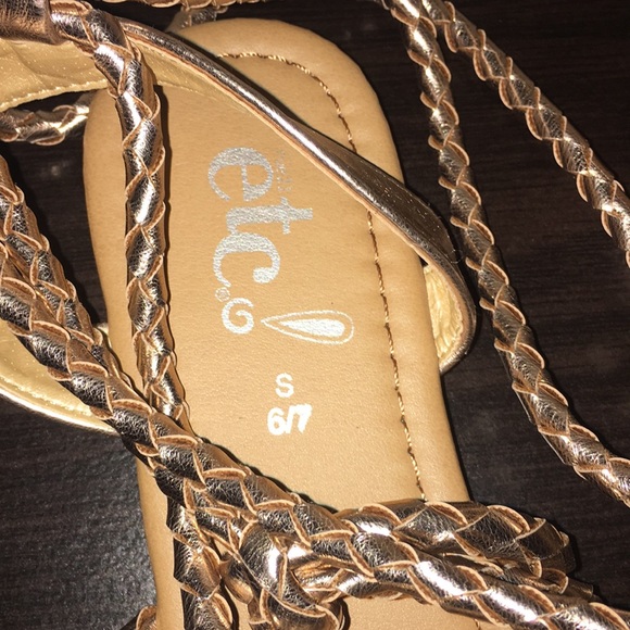 SOLD 💥 5 for $20 💥 Gold gladiator sandals - Picture 5 of 5